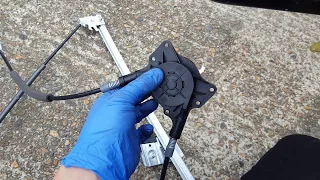 Mercedes Vito window regulator replacement/removal. Door cover removal and window problem fix.