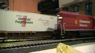 CP local passing a spine car(HO scale)