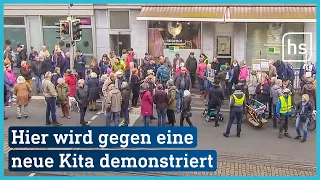 Kassel: Für eine neue Kita sollen Geschäfte weichen. Anwohner protestieren | hessenschau