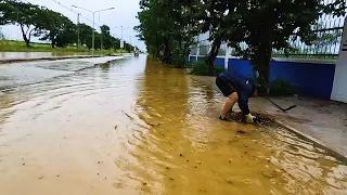 Working Out Unclogging Drain For Safety Driver & No Flooded Streets