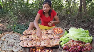 Shrimp grilled on the rock with Salad chili sauce -  Cooking on the rock - Show eating delicious