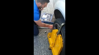 Attempted Galway car clamping against young family goes wrong.