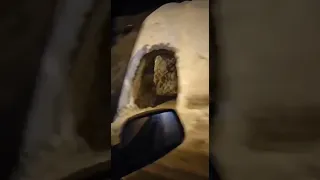 В подмосковном Наро-Фоминске прорыли тоннель в сугробе.