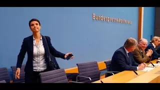 Pressekonferenz der AfD: Frauke Petry spricht von „Regierungsübernahme“ und verschwindet