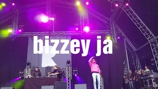 Bizzey live