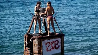 QUEDAN ATRAPAD4S en un GLOBO AEROSTÁTICO en medio del mar