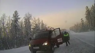 В Красноярском крае задержаны двое мужчин, угнавшие фургон у золотодобытчиков