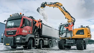 Great snow fun with the MAN truck and Liebherr 914 excavator of Blom earthworks!