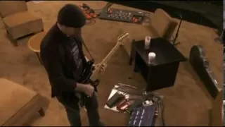 U2's The Edge soundchecks his guitar rig (It Might Get Loud)