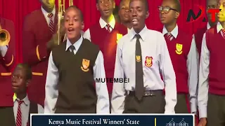 RUTO DANCES KOFFI OLOMIDES SONG TO PERFECTION IN STATE HOUSE ALONGSIDE PUMWANI SCHOOL BOYS