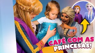 FILMEI A REAÇÃO DA MARIA ALICE CONHECENDO AS PRINCESAS DA DISNEY!!