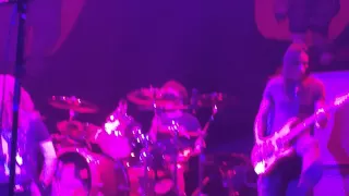 Extreme. Mohegan Sun. 1/16/15. (Front Row View)   "It's a Monster" and "Pornograffitti".