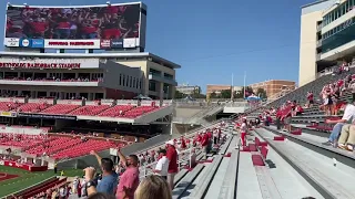 Arkansas Fans “Calling The Hogs”