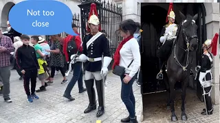 King’s Guard Stares At Woman Who tries to Stand Next To Him… Funny Moment