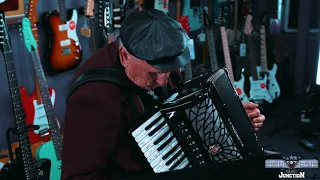 Scandalli Air Junior 72 Bass Accordion - Under Paris Skies played by Palmi Snorrason