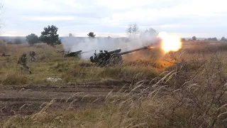 Як майбутні офіцери-артилеристи робили свої перші постріли з гаубиці Д-30