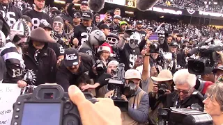 Raiders booed off field after final game in Oakland