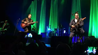 Chris Isaak - You Owe Me Some Kind Of Love (013 Tilburg 03-11-2017)