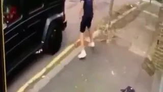 Kolasinac fights thugs who attacked Özil's car 😮 (EXTREME)