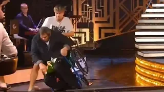 Бари Алибасова уронили с инвалидного кресла на шоу Малахова
