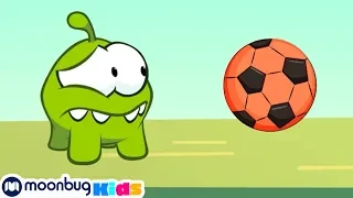 Om Nom plays with soccer balls・Learn English with Om Nom!・어린이 만화・어린이를위한 재미있는 비디오