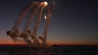 شاهد: روسيا تطلق صواريخ "كاليبر" المجنحة من البحر الأسود باتجاه أوكرانيا