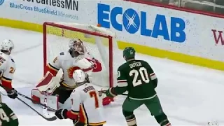 Mikael Granlund beats Smith with top-shelf snipe
