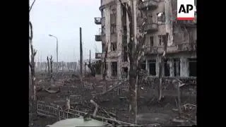 RUSSIA: CHECHNYA: GROZNY: SPETSNAZ TROOPS ON PATROL