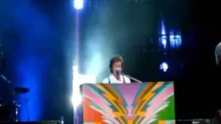 Paul McCartney ondea bandera argentina/ Day Tripper/ Lady Madonna (inicio) 10 Nov Argentina