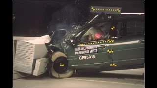 1995 Chrysler Cirrus IIHS Moderate Overlap Crash Test