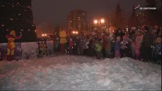 На центральной площади Серпухова зажглась новогодняя ёлка