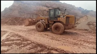 CATERPILLAR 928H WHEEL LOADER DRIFTING IN EXTREME CONDITIONS WITH SKILLED OPERATOR.