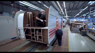 Beste Wohnwagen Fabriken der Welt: Knaus Tabbert Werksführung 2021. So werden Wohnwagen gebaut.