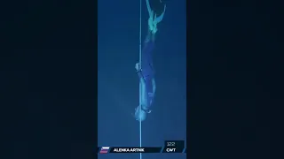 woman dives to 122m with monofin (world record Alenka Artnik) #Shorts