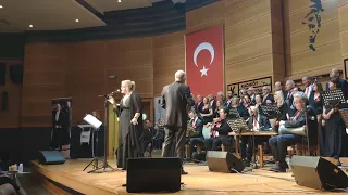 Menekşe Karaçalı - Ruhumda Neşe Hayale Daldım