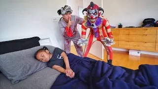 FUNNY CLOWN PRANK ON LITTLE SISTER!