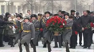 Руководители области возложили цветы к бюсту Александра Покрышкина в честь Дня Героев Отечества