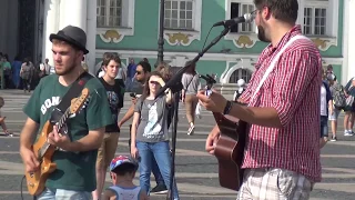 Санкт-Петербург/Музыканты и танцоры на дворцовой площади.