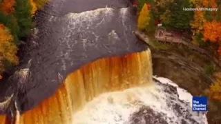 Gorgeous fall colors at tahquamenon falls in paralise Michigan