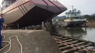 Barco Vô João G2 caindo na àgua pela primeira vez