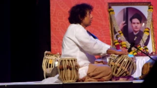 Ustad Zakir Hussain playing "Dha Tete Dha Tete" Delhi Kayda at Mystique Beats