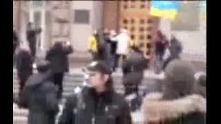 Столкновения оппозиционеров и спецназа Киев