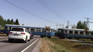 PMR MUS 1911 passed SAKSALAN PT (km 0061+0100) level crossing @ Porvoo, Finland