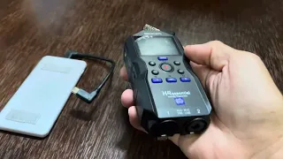 Zoom H4e handheld recorder (how I power this recorder)