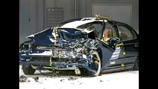 1999 Hyundai Sonata moderate overlap IIHS crash test