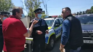 Un vataf cu relatii la politie, sa  nu uitam cum se dadeau ei cu necinstitii.