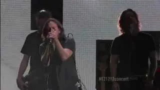 Roger Waters & Eddie Vedder - Comfortably Numb - 12-12-12 [HD]