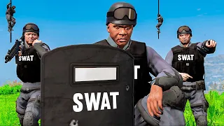 FRANKLIN, MICHAEL E TREVOR ENTRARAM PRA SWAT NO GTA 5