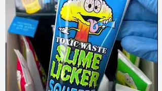 Trying Toxic Waste Slime Licker for the first time. 😶🥴