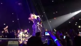 Beyonce - London O2 - Mrs Carter World Tour Clips